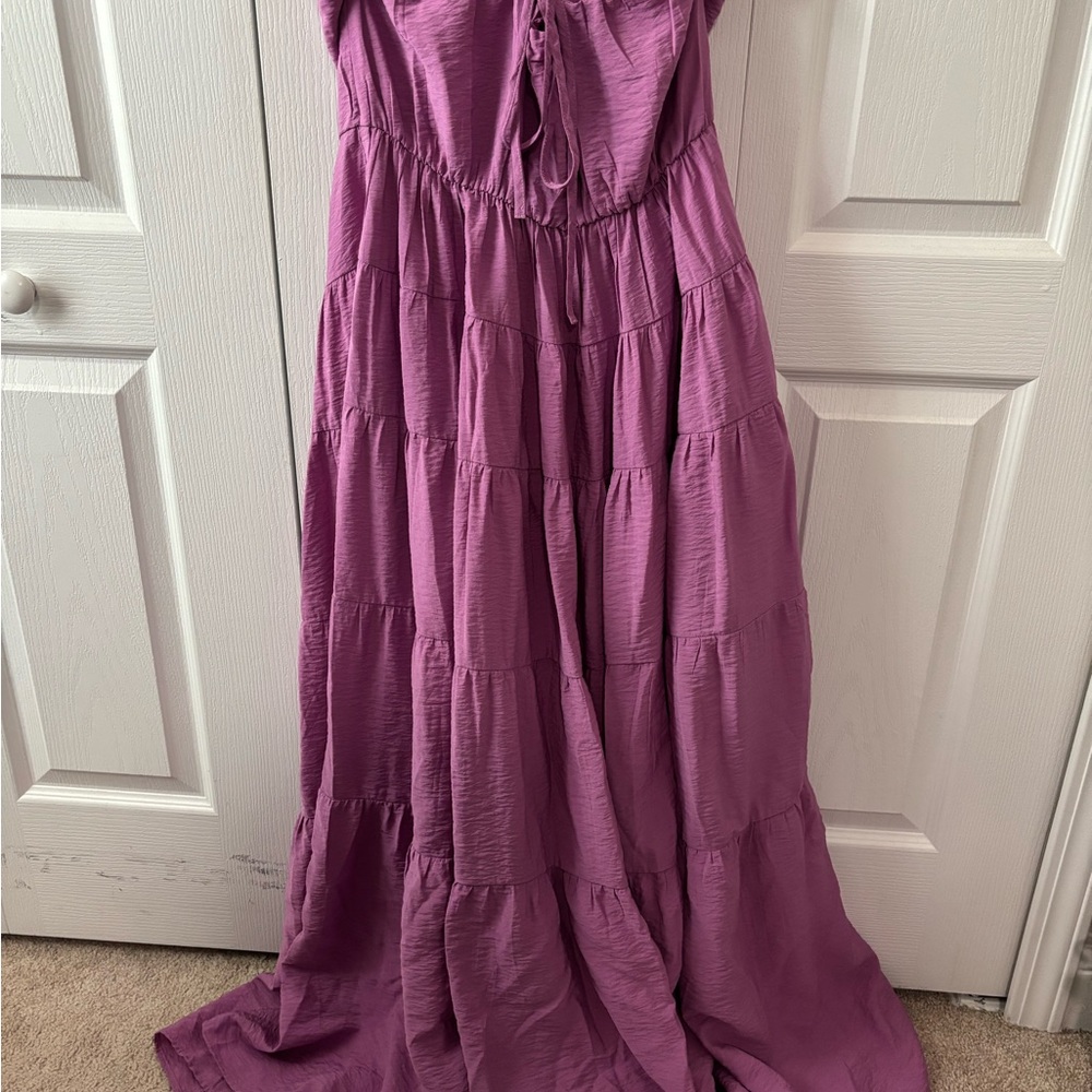 Abercrombie & Fitch women’s flowy, tiered maxi dress. M/T. Adjustable straps. - Picture 6 of 9